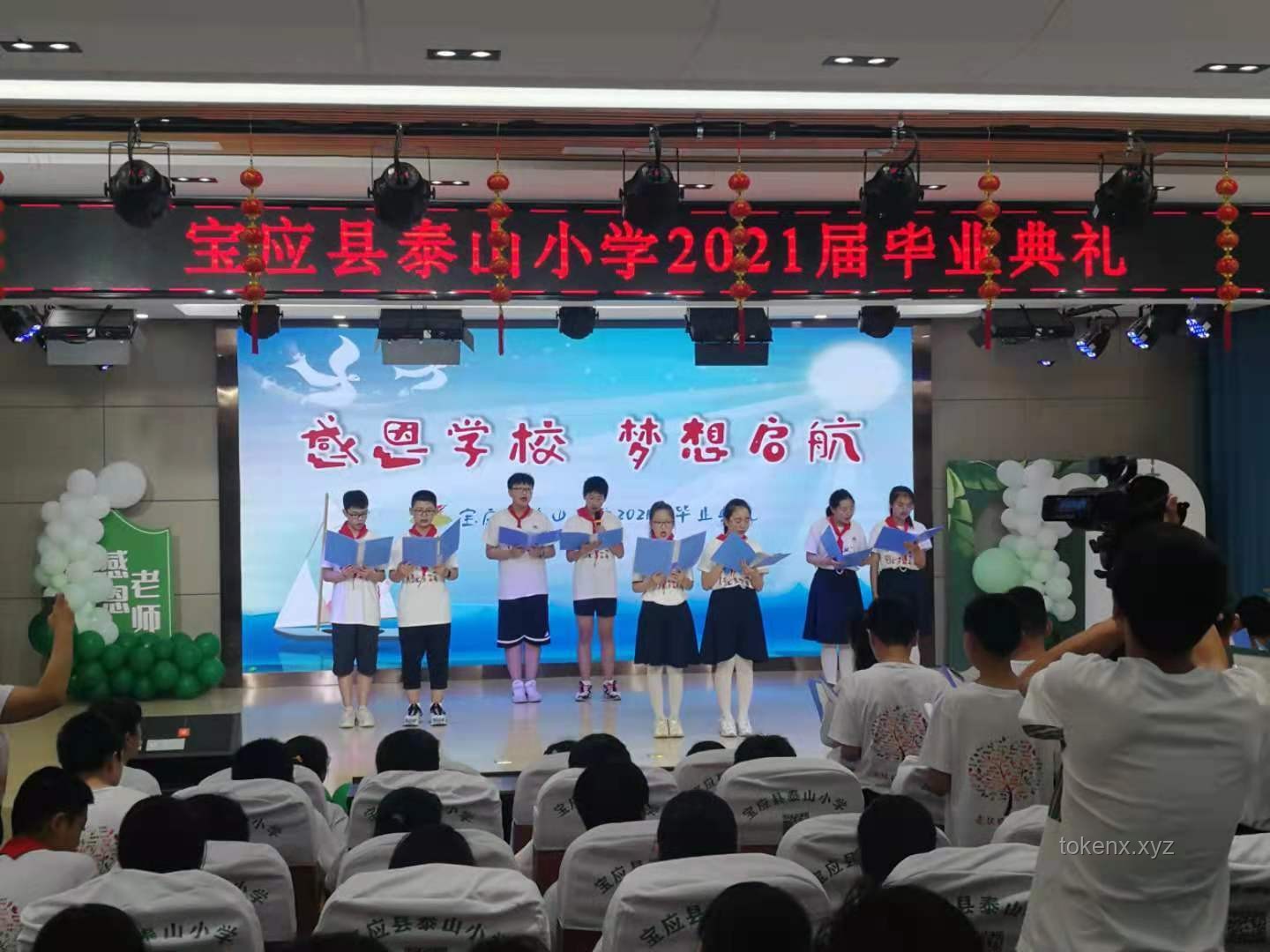 拥抱校长：创新心愿下的毕业仪式感重塑🎓✨