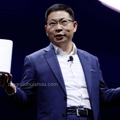 雷军疑似回应余承东：汽车行业的跨界竞争与质量标准之争