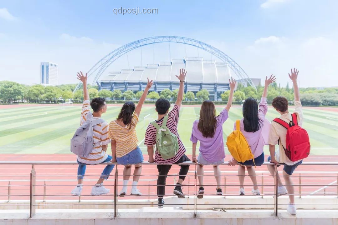 雨中撑伞新喻：母爱的创新启示录，跨界共筑爱心伞幕