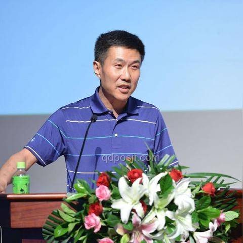 清华计算机入学教育：科研经验分享案例研究