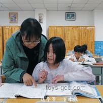 高考启航声：张桂梅喇叭下的创新共鸣