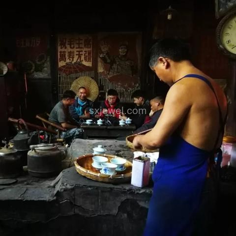 男生出考场找妈妈指南：快速定位与安心重逢