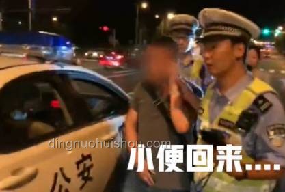 1米97小伙与警察：身体拦截逃窜男子效果对比