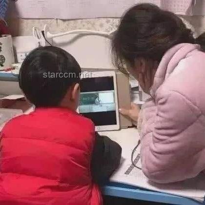 如何支持抑郁症少年面对老师批评：与孩子“站在一起”的重要性