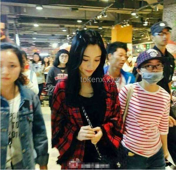 闫妮送外卖偶遇攻略：如何偶遇明星并礼貌互动