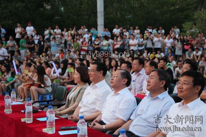 吉林大学歌手大赛现场：校园文化活动的璀璨明珠与行业启示